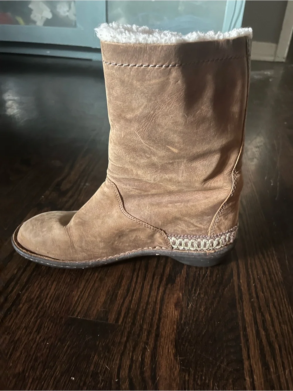 UGG Kona Boots Women’s Size 8 Chestnut  Suede Shearling Lined Toggle Mid-Calf
